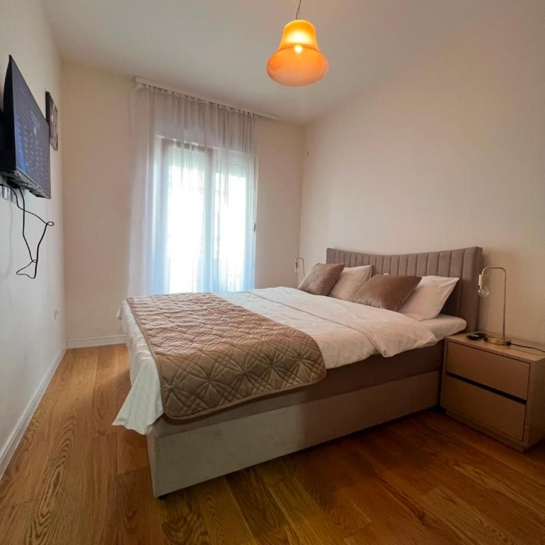White Homes 1BR - Central Point - One-Bedroom Apartment with Balcony - 2