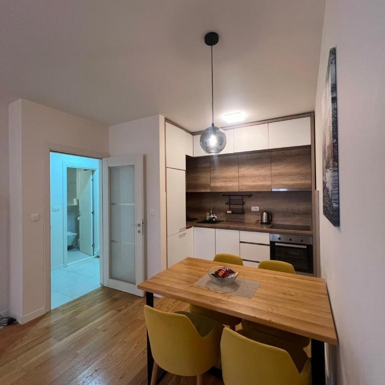 White Homes 1BR - Central Point - One-Bedroom Apartment with Balcony - 4