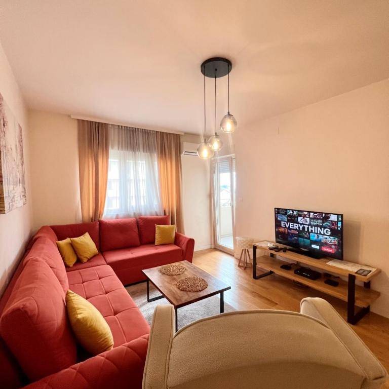 White Homes 1BR - Central Point - One-Bedroom Apartment with Balcony - 1