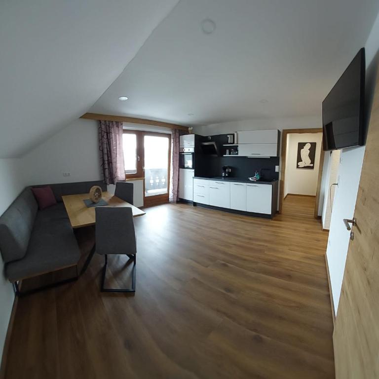 Ferienwohnungen Guglhof Mariapfarr - Apartment mit 2 Schlafzimmern und Balkon - 4