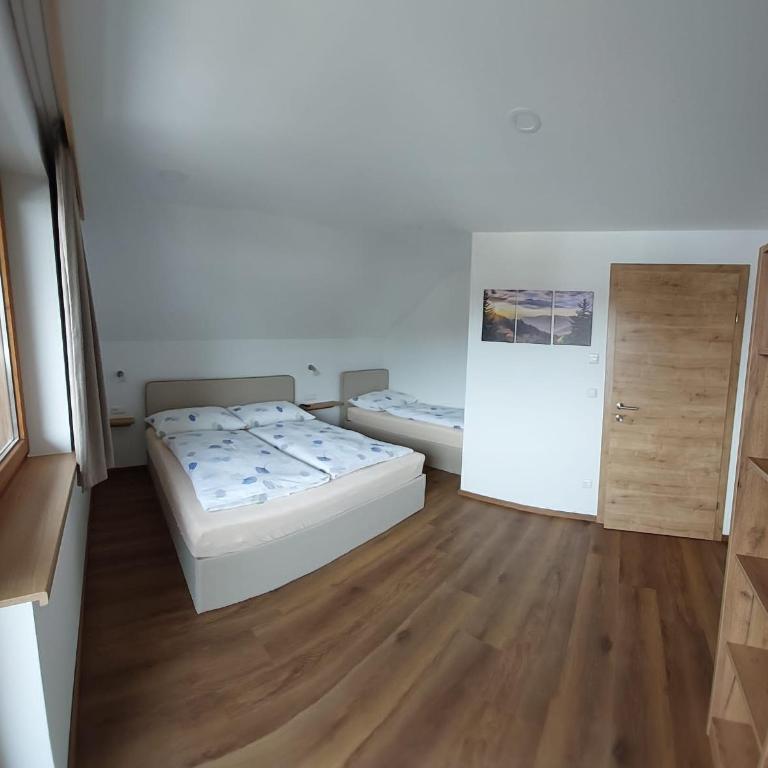 Ferienwohnungen Guglhof Mariapfarr - Apartment mit 2 Schlafzimmern und Balkon - 2