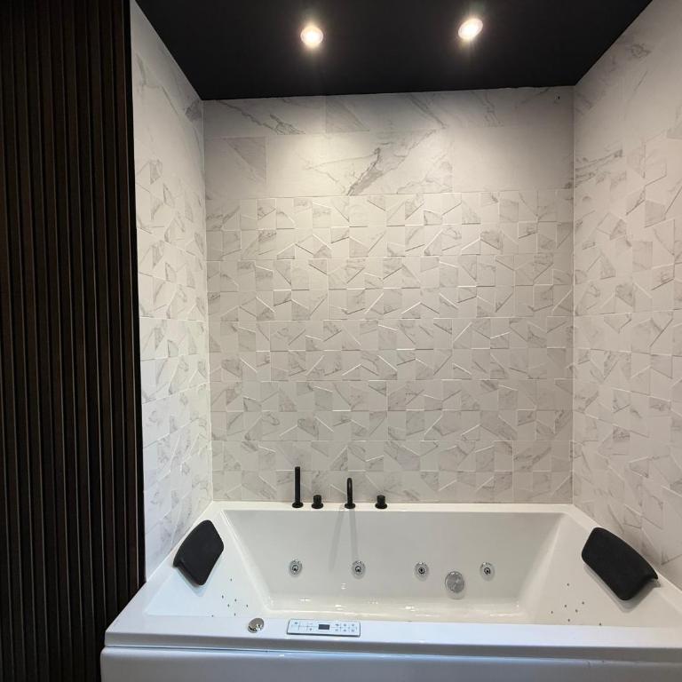 Suite Marguerite - Haussmannien chic hyper centre - Appartement 2 Chambres - 11