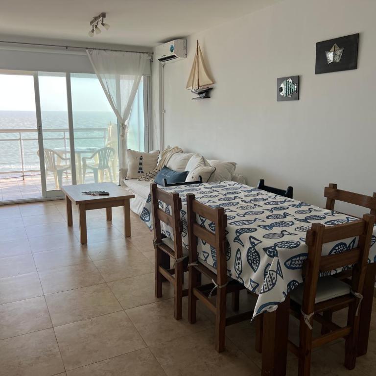 Monte Hermoso frente al mar - Two-Bedroom Apartment with Balcony and Sea View - 29