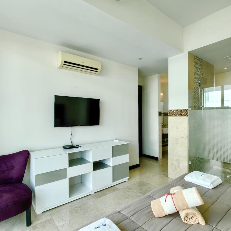 Klem by Bookiing Guys Riviera - Two-Bedroom Deluxe Apartment with Balcony - 23