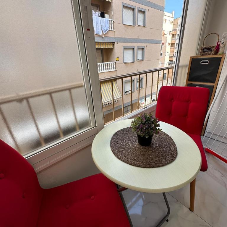Cozy One Bedroom Apartment - One-Bedroom Apartment with Balcony - 17