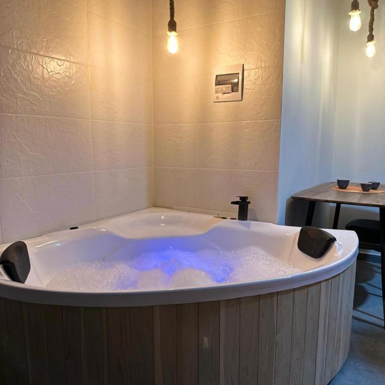 Alojamiento con jacuzzi en zona exclusiva de la ciudad tipo Loft-Usaquén - Apartamento de 1 dormitorio - 4