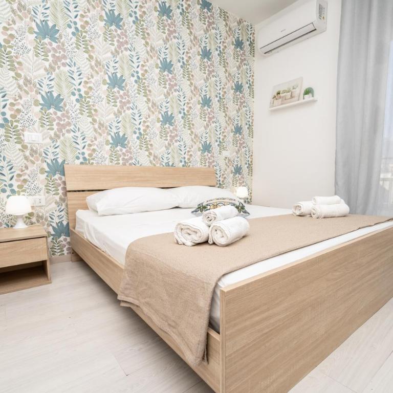 Central Room 128L - Deluxe Double Room with Balcony - 3