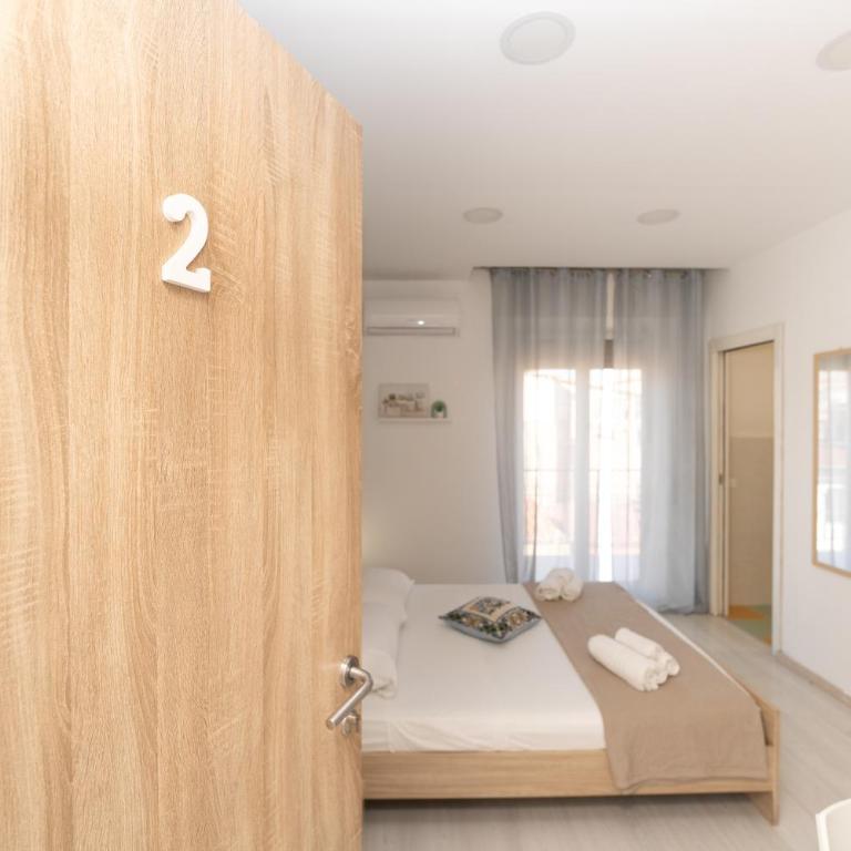 Central Room 128L - Deluxe Double Room with Balcony - 6