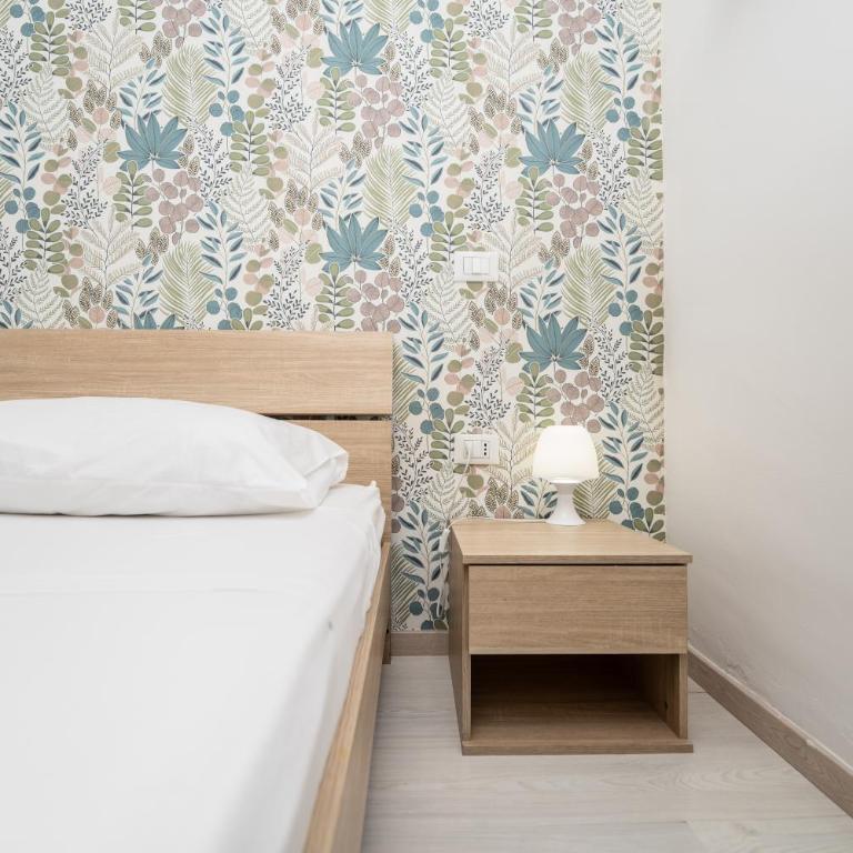 Central Room 128L - Deluxe Double Room with Balcony - 4