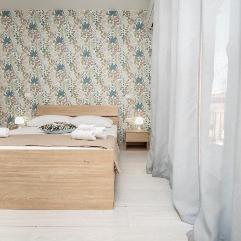 Central Room 128L - Deluxe Double Room with Balcony - 1