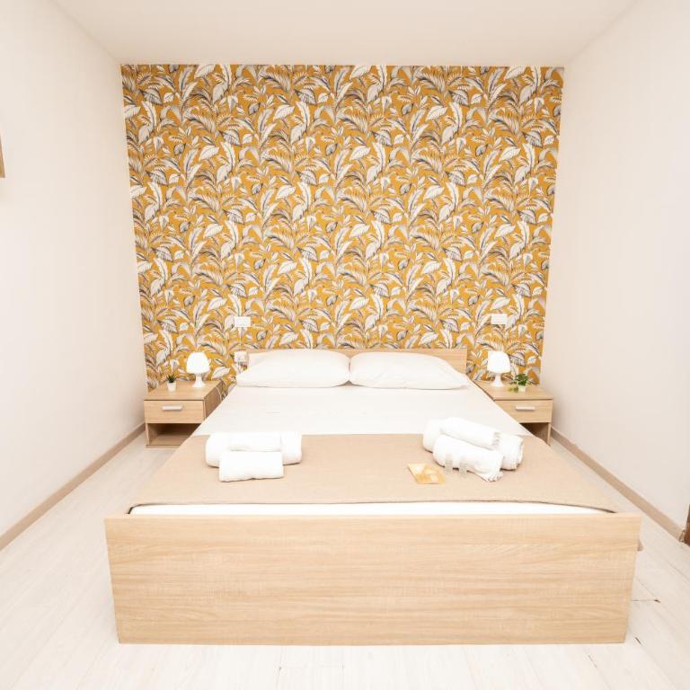 Central Room 128L - Triple Room with Balcony - 3