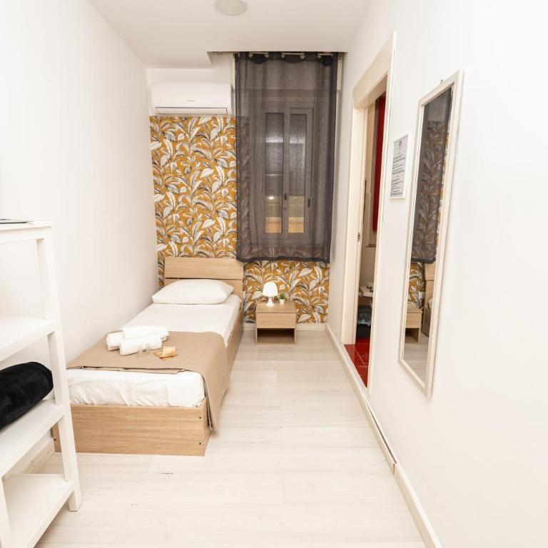 Central Room 128L - Single Room with Private Bathroom - 8