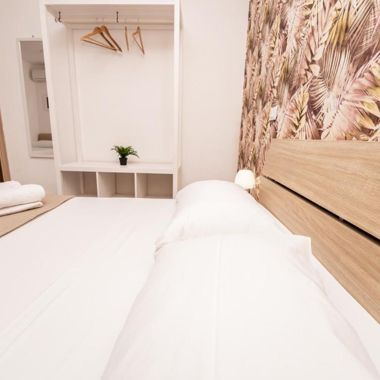 Central Room 128L - Triple Room with Private Bathroom - 24
