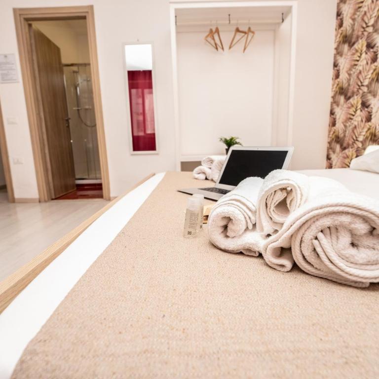 Central Room 128L - Triple Room with Private Bathroom - 4