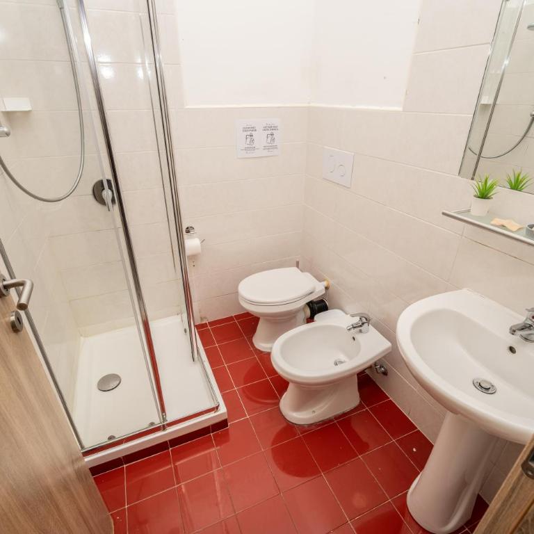 Central Room 128L - Triple Room with Private Bathroom - 19