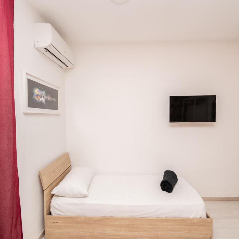 Central Room 128L - Triple Room with Private Bathroom - 18