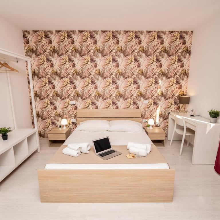 Central Room 128L - Triple Room with Private Bathroom - 12