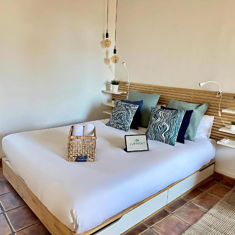 Poblenou Beach Penthouse l Loft with Private Terrace l 5 min Walk to the Beach - One-Bedroom Apartment - 9