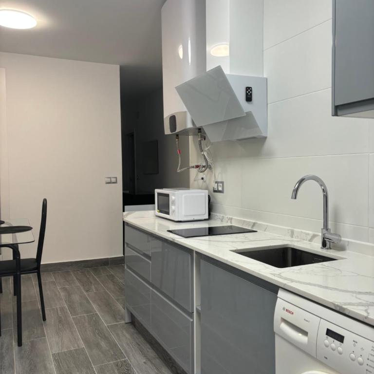 Apartamento 6 a 3 min caminando de la Estación de Bus y Tren María Zambrano 6 - Apartamento de 1 dormitorio - 3