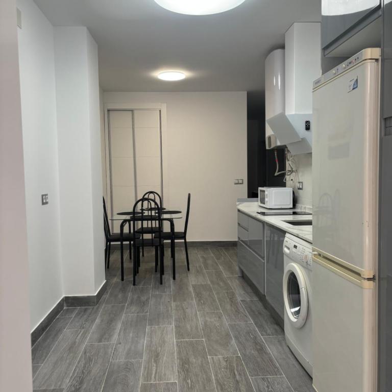 Apartamento 6 a 3 min caminando de la Estación de Bus y Tren María Zambrano 6 - Apartamento de 1 dormitorio - 8