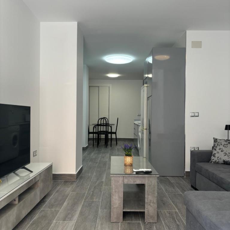 Apartamento 6 a 3 min caminando de la Estación de Bus y Tren María Zambrano 6 - Apartamento de 1 dormitorio - 1