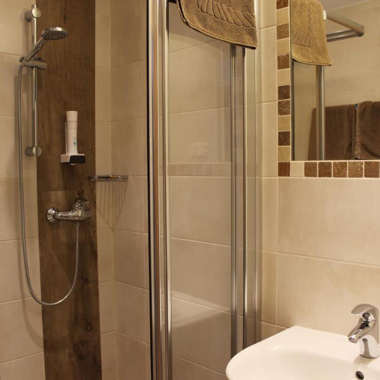 Hotel Restaurant Schweizerhaus - Doppelzimmer - 4