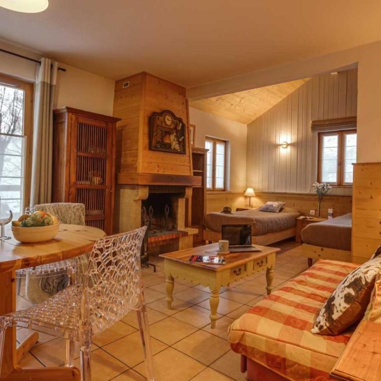 Mountain Lodge in Alps-chez Philippe, Panoramic-Village, Renting, view over Glaciers - N°301 One Bedroom apartment CHAMOIS - with private terrace and glacier view - 11