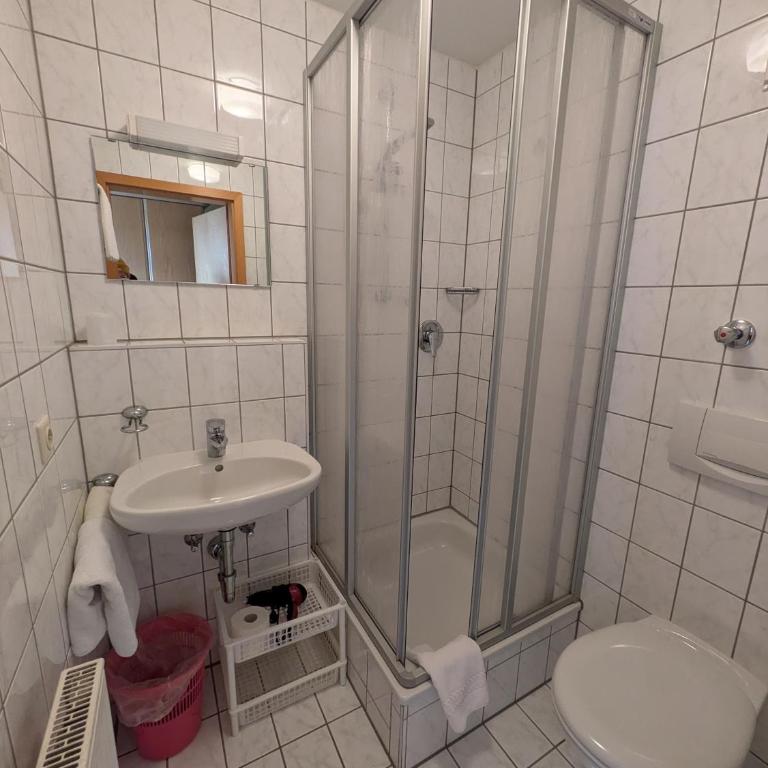 Pension Dornröschen - Einzelzimmer mit eigenem Bad - 2