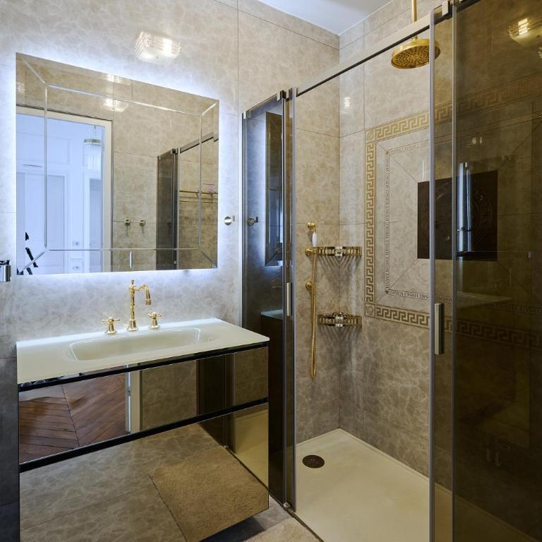Luxury Royal Suite, 118 square meters, notre dame, 3 bedrooms - Appartement 3 Chambres Premium avec Balcon - 14