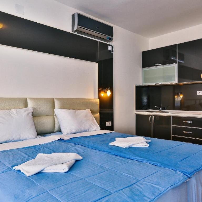 Villa Dvor Kornic - Depadance studio with terrace - building - 4