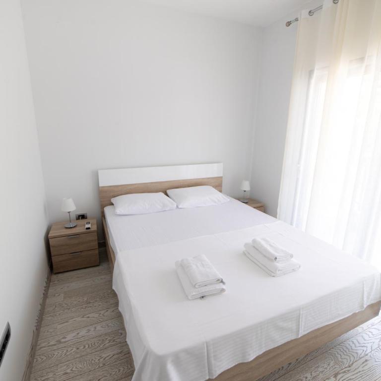 Green Bay Apartments Morinj - Three-Bedroom Apartment - 4