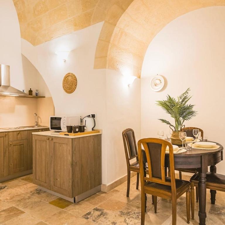 Sassi Suite - Elegant Historic Home - One-Bedroom Apartment - 6