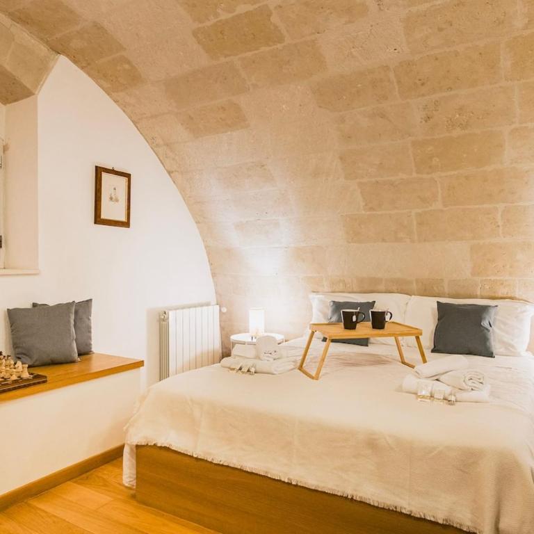 Sassi Suite - Elegant Historic Home - One-Bedroom Apartment - 17