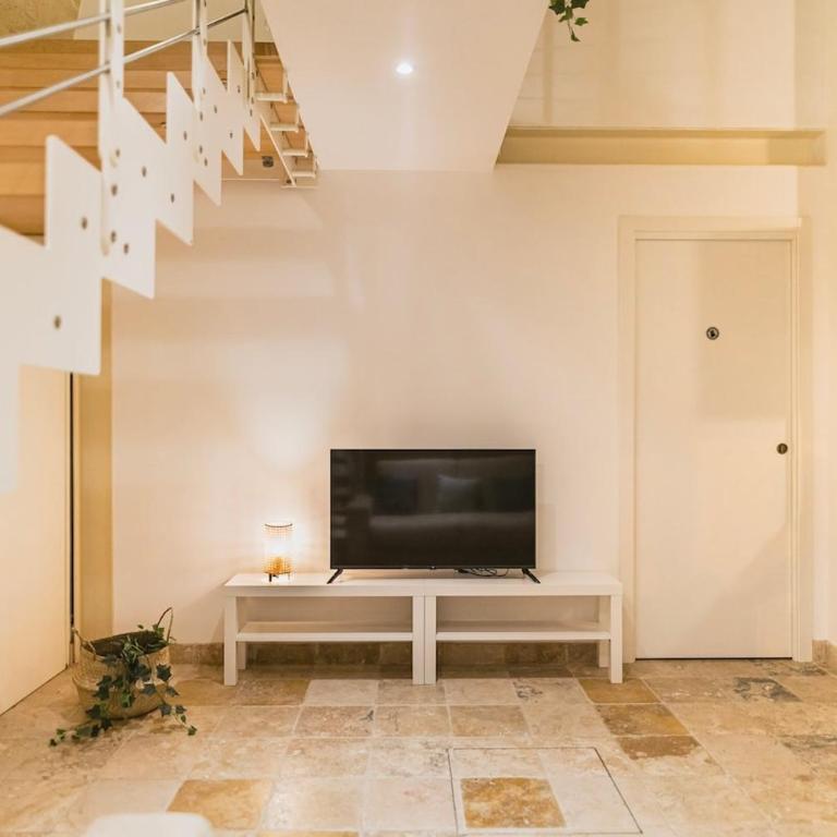 Sassi Suite - Elegant Historic Home - One-Bedroom Apartment - 24