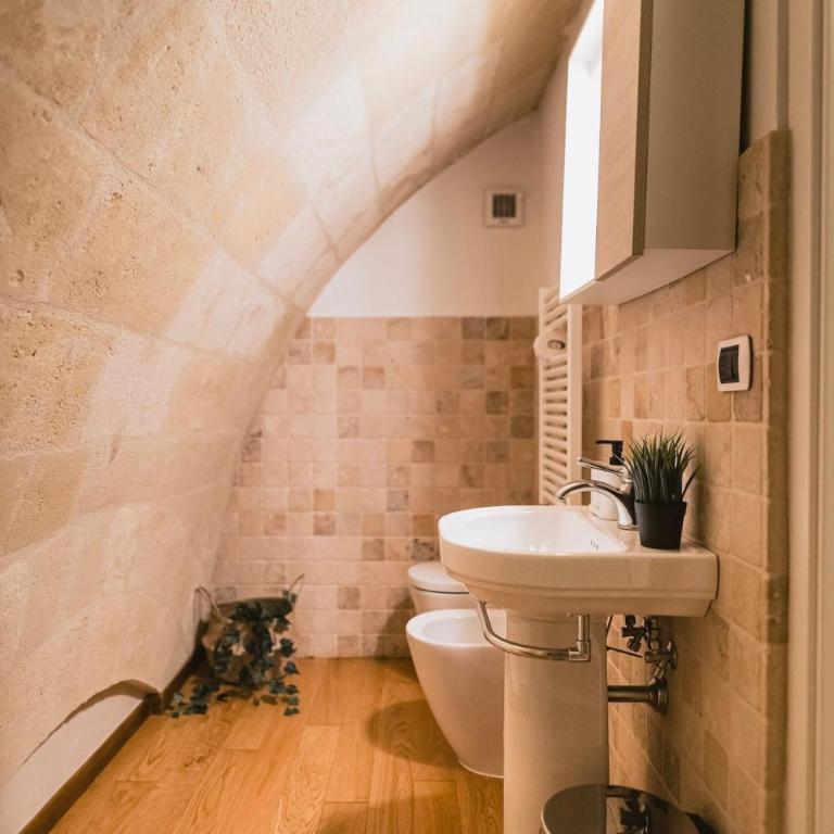 Sassi Suite - Elegant Historic Home - One-Bedroom Apartment - 27