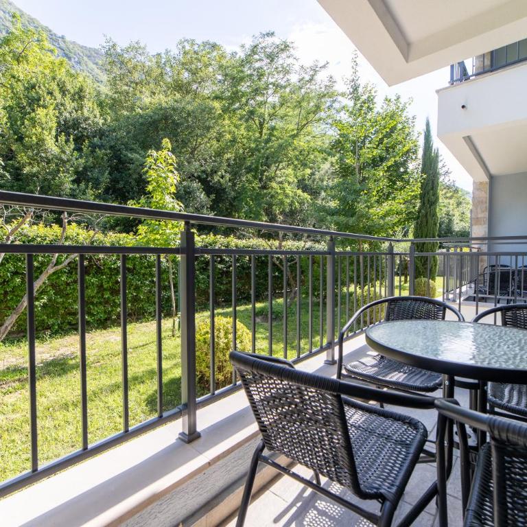 Green Bay Apartments Morinj - Two-Bedroom Apartment - 5