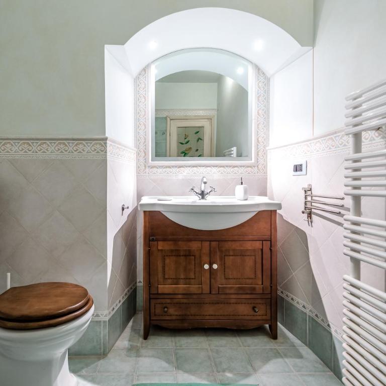 Hostly-Suite Magnifica Al Borgo-Central Elegance - One-Bedroom Superior Apartment - 17
