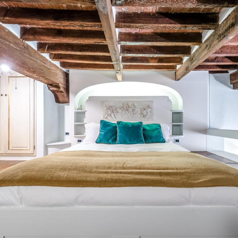 Hostly-Suite Magnifica Al Borgo-Central Elegance - One-Bedroom Superior Apartment - 21