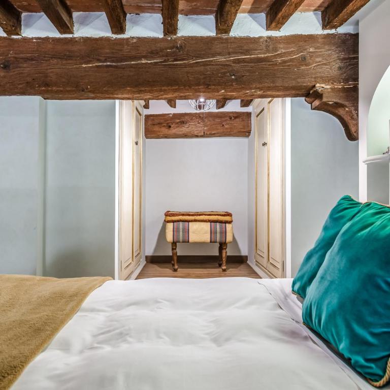 Hostly-Suite Magnifica Al Borgo-Central Elegance - One-Bedroom Superior Apartment - 22