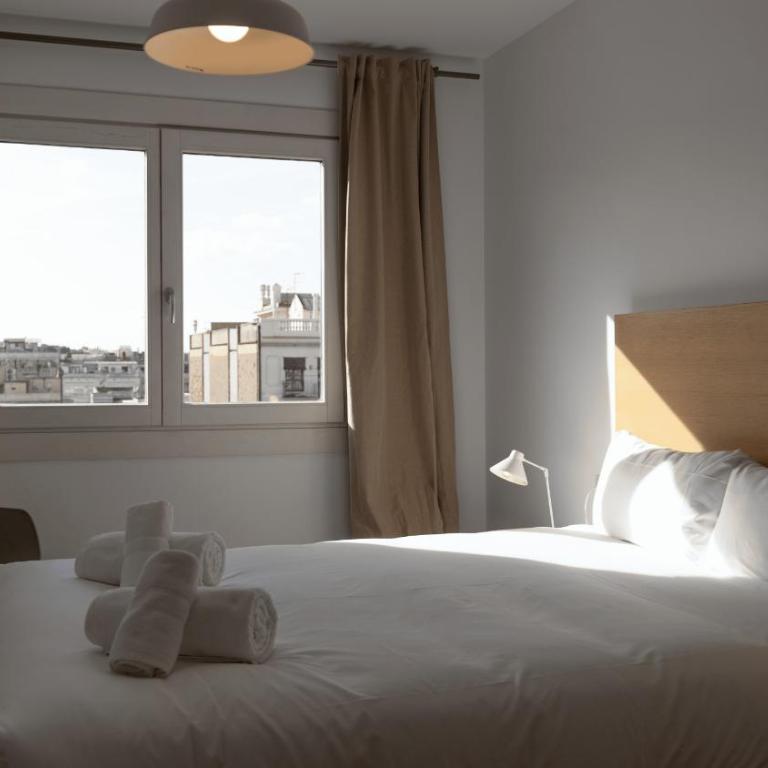 Ola Living Sant Antoni Market - Three-Bedroom Premium Apartment with Balcony - 3