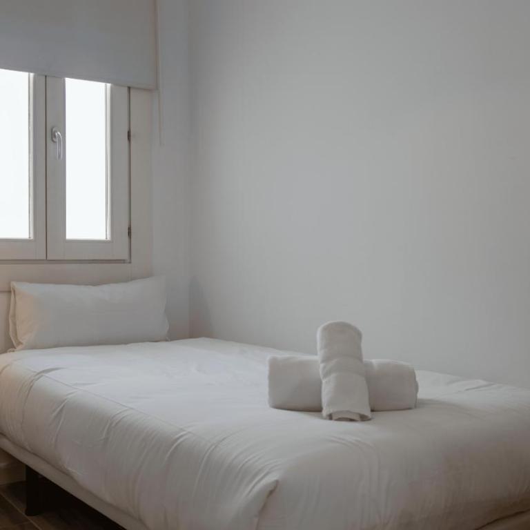 Ola Living Sant Antoni Market - Three-Bedroom Premium Apartment with Balcony - 5