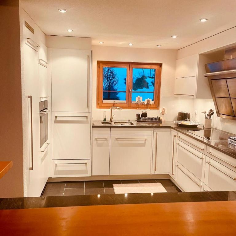 Chalet Bliss spacious six bedrooms and breathtaking views - Suite - 8