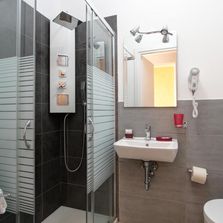 Vatican Central Suites - Camera Matrimoniale con Bagno Privato - 22