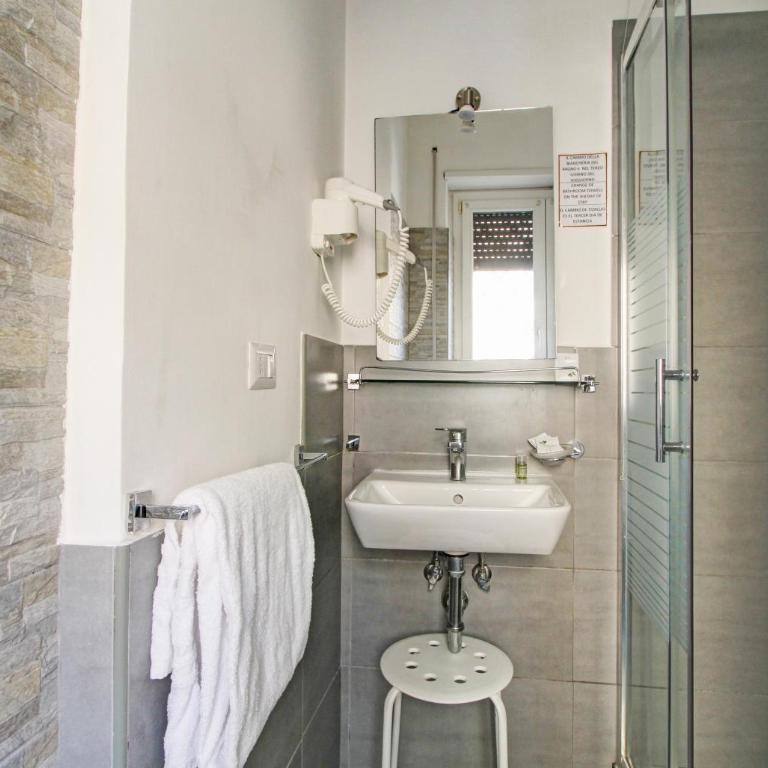 Vatican Central Suites - Camera Matrimoniale con Bagno Privato - 35