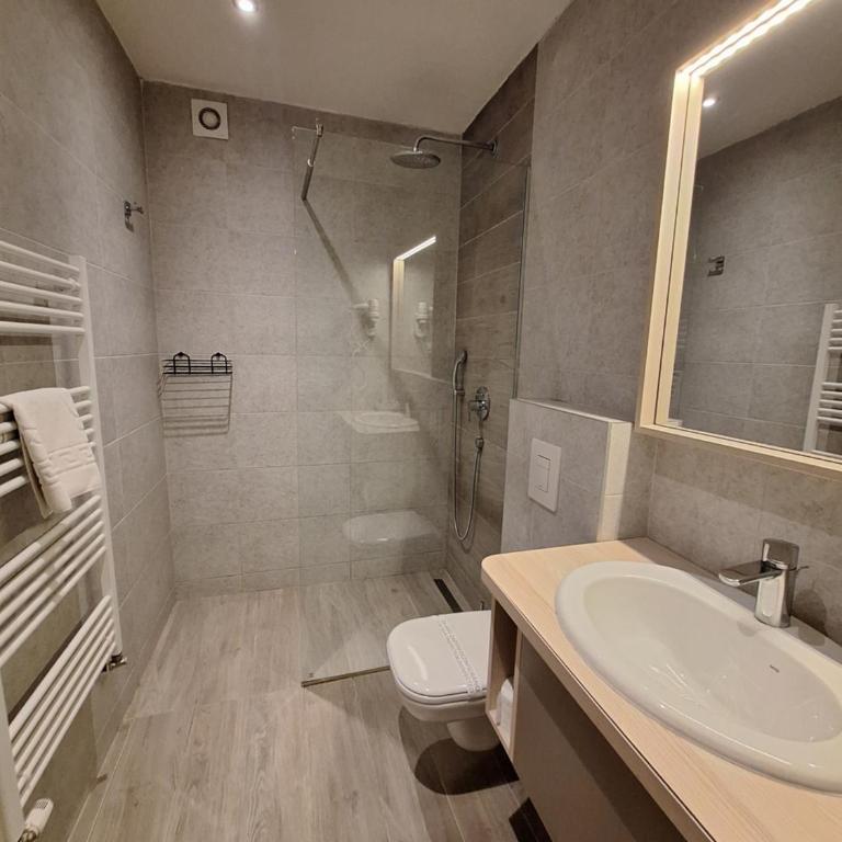 Hotel Nova Bentbaša - Niskobudžetna Dvokrevetna Soba sa Bračnim Krevetom - 2