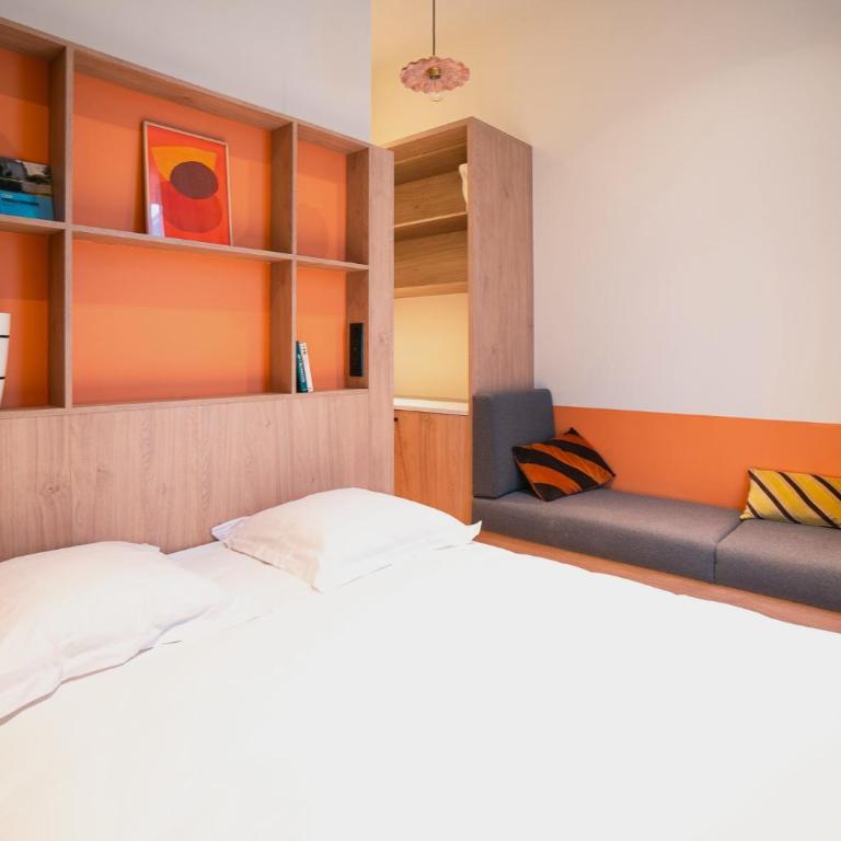 CENTRAL Hôtel Lille Centre - Chambre Double avec Salle de Bains Privative - 1