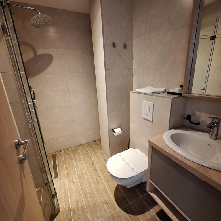 Hotel Nova Bentbaša - Dvokrevetna Soba sa Bračnim Krevetom i Pogledom na Jezero - 1