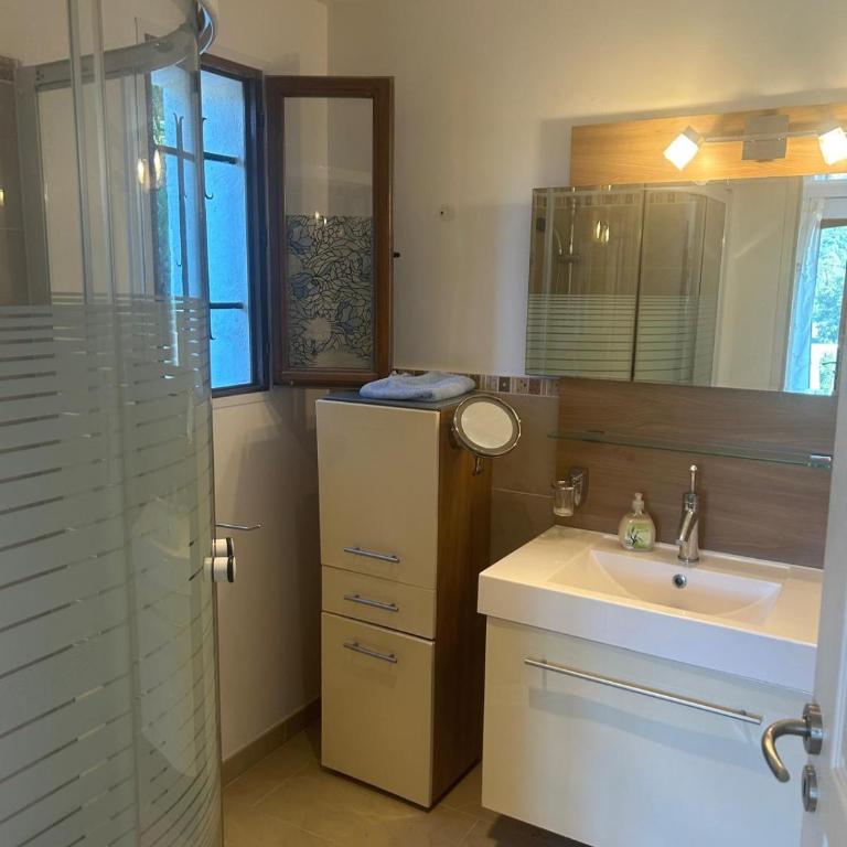 Villa soleil - Vue mer et montagne - Piscine privée, tennis, accès plage à pied - Villa - 28