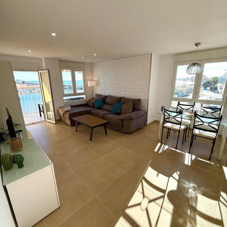 Beach Sea View Apartment - Three-Bedroom Apartment with Ocean View - 2