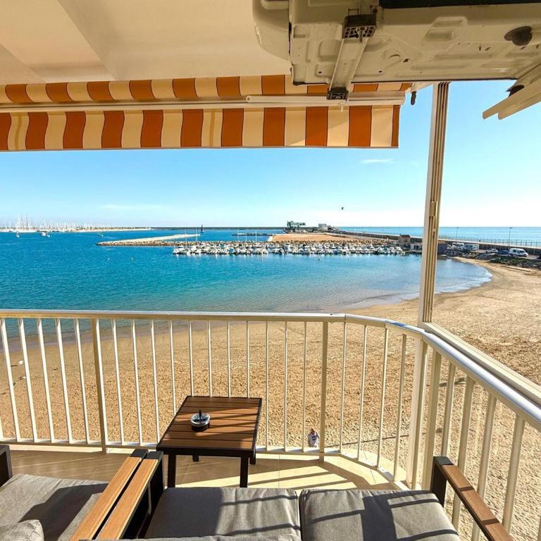 Beach Sea View Apartment - Three-Bedroom Apartment with Ocean View - 18